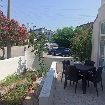 Great Location, Private Garden 2 Min Walk To