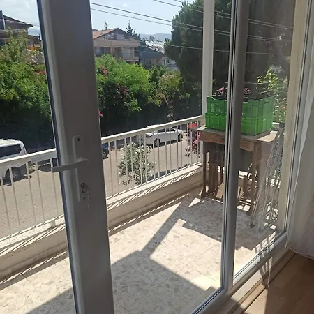 Great Location, Private Garden 2 Min Walk To *