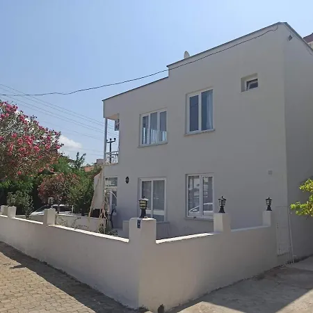Great Location, Private Garden 2 Min Walk To