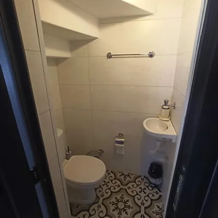 Great Location, Private Garden 2 Min Walk To *