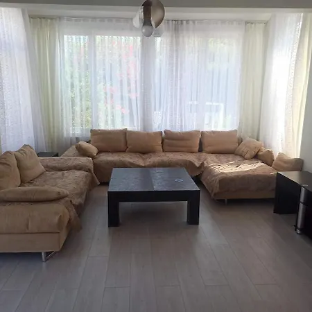 Great Location, Private Garden 2 Min Walk To Marmaris